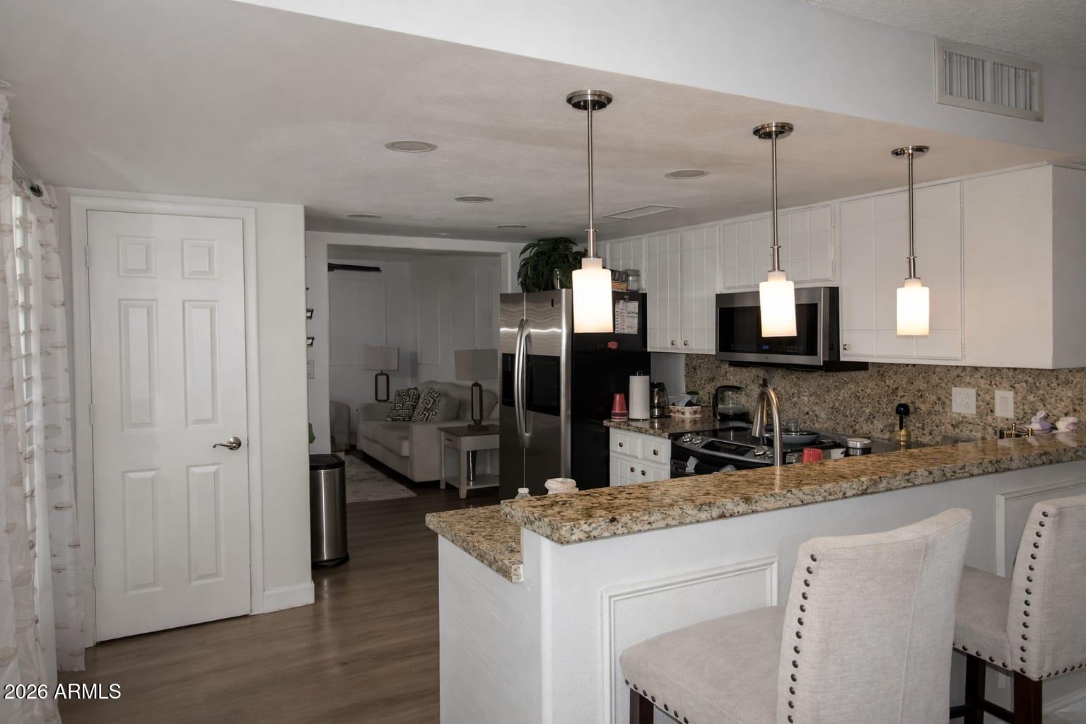 8318 W TURNEY Avenue