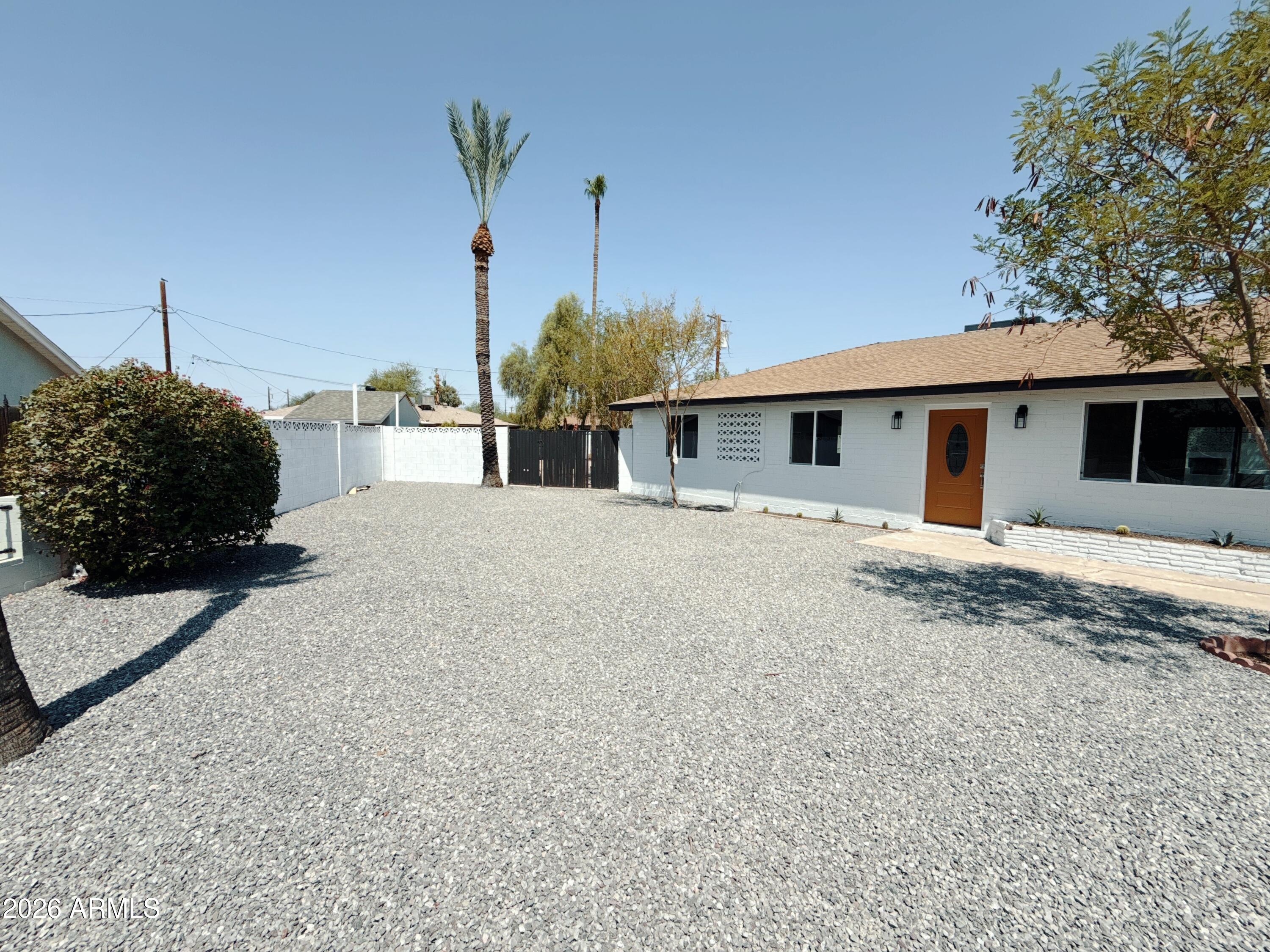 4424 W FLOWER Street