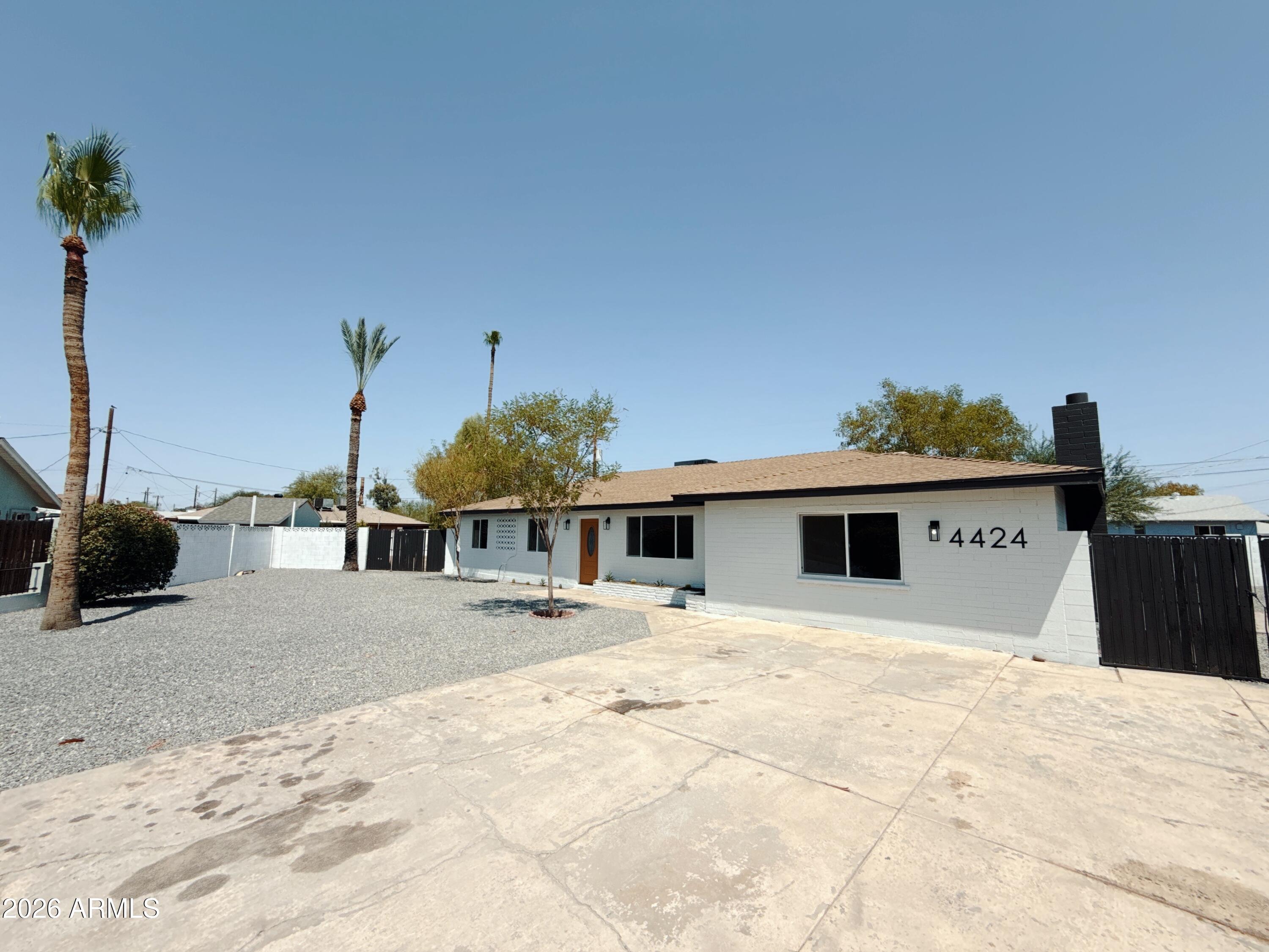 4424 W FLOWER Street
