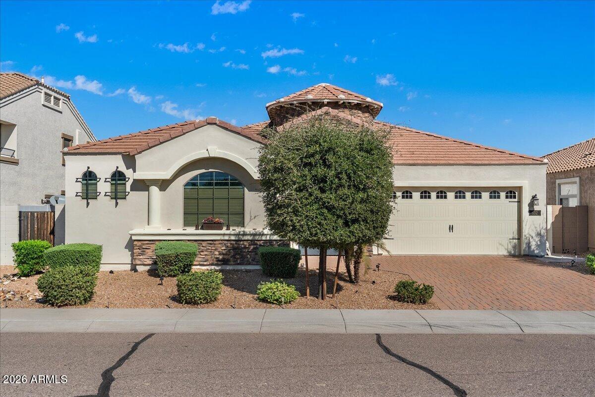 132 E CRESCENT Place