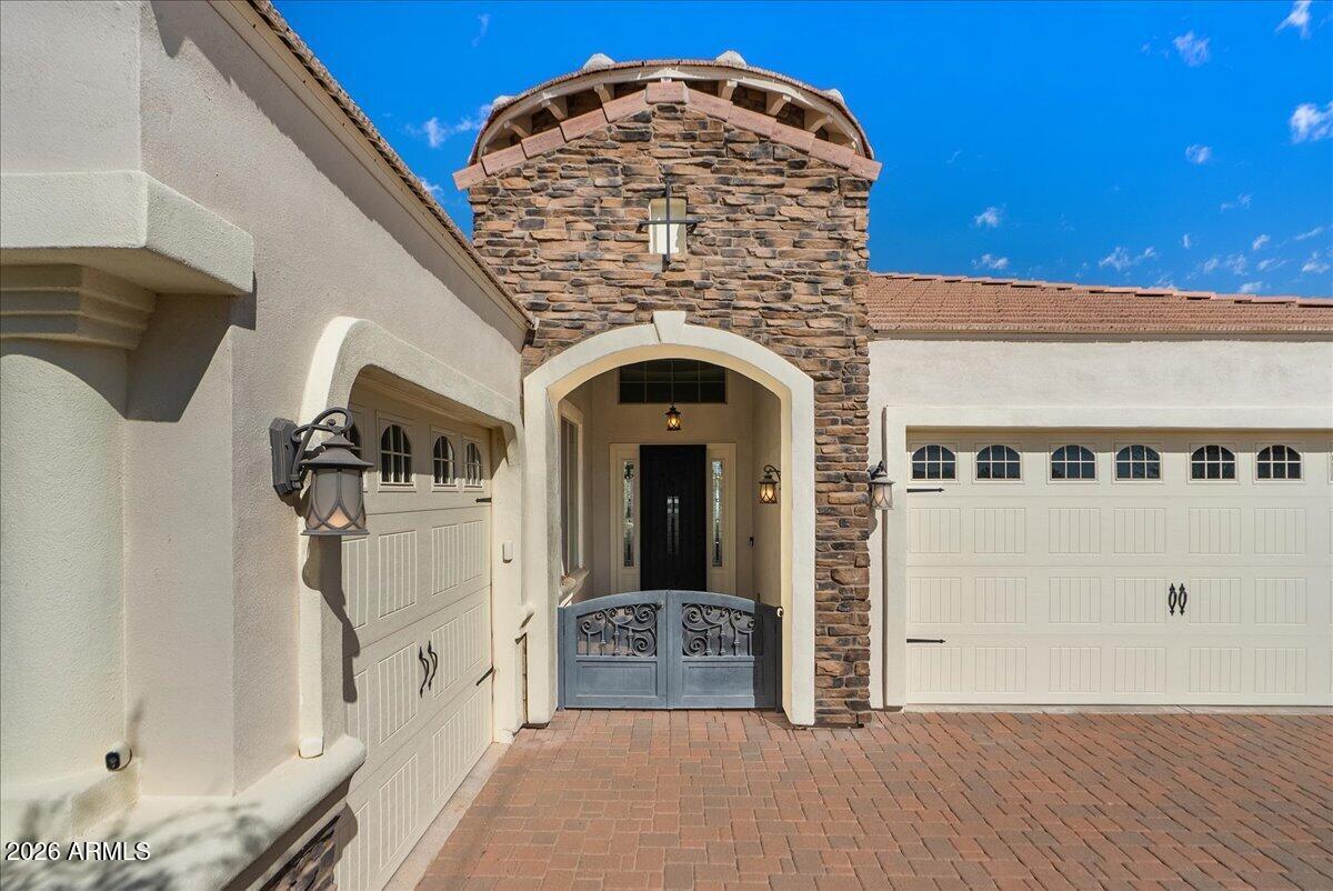 132 E CRESCENT Place