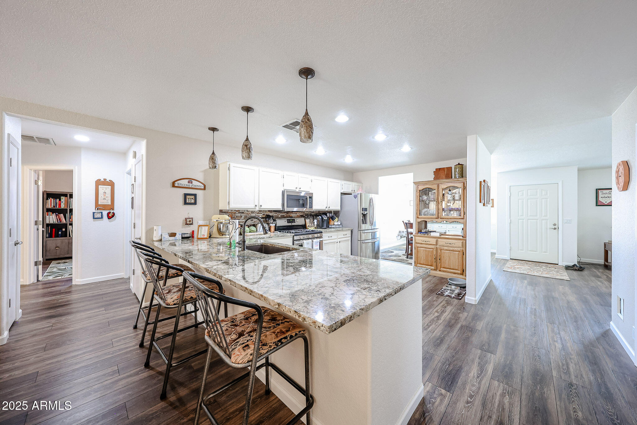 8943 W SIERRA VISTA Drive