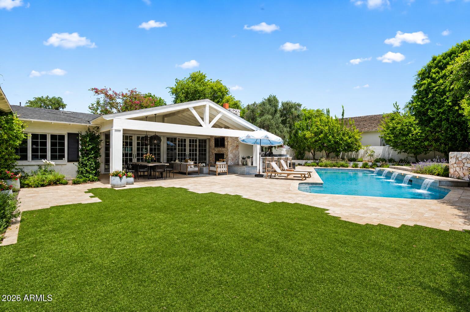CAMELBACK SHADOWS - Residential