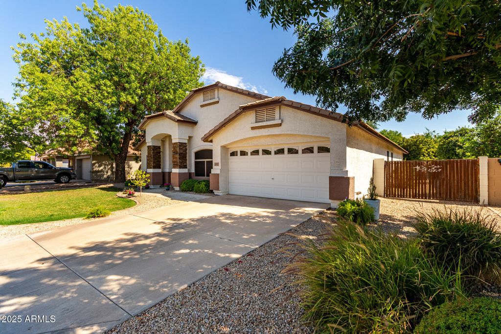 Photo of 2093 E Rawhide Street, Gilbert, AZ 85296 (MLS # 6915545)