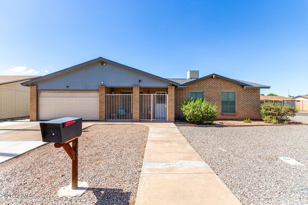 Photo of 76 N 133rd Street, Chandler, AZ 85225 (MLS # 6918060)