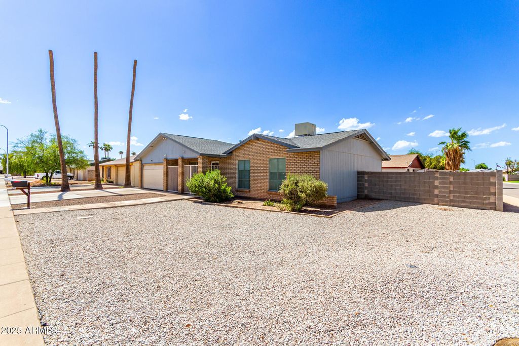 Photo of 76 N 133rd Street, Chandler, AZ 85225 (MLS # 6918060)