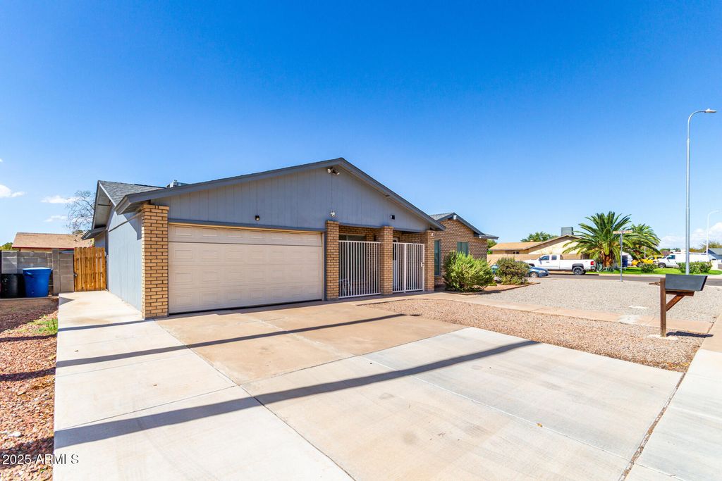 Photo of 76 N 133rd Street, Chandler, AZ 85225 (MLS # 6918060)