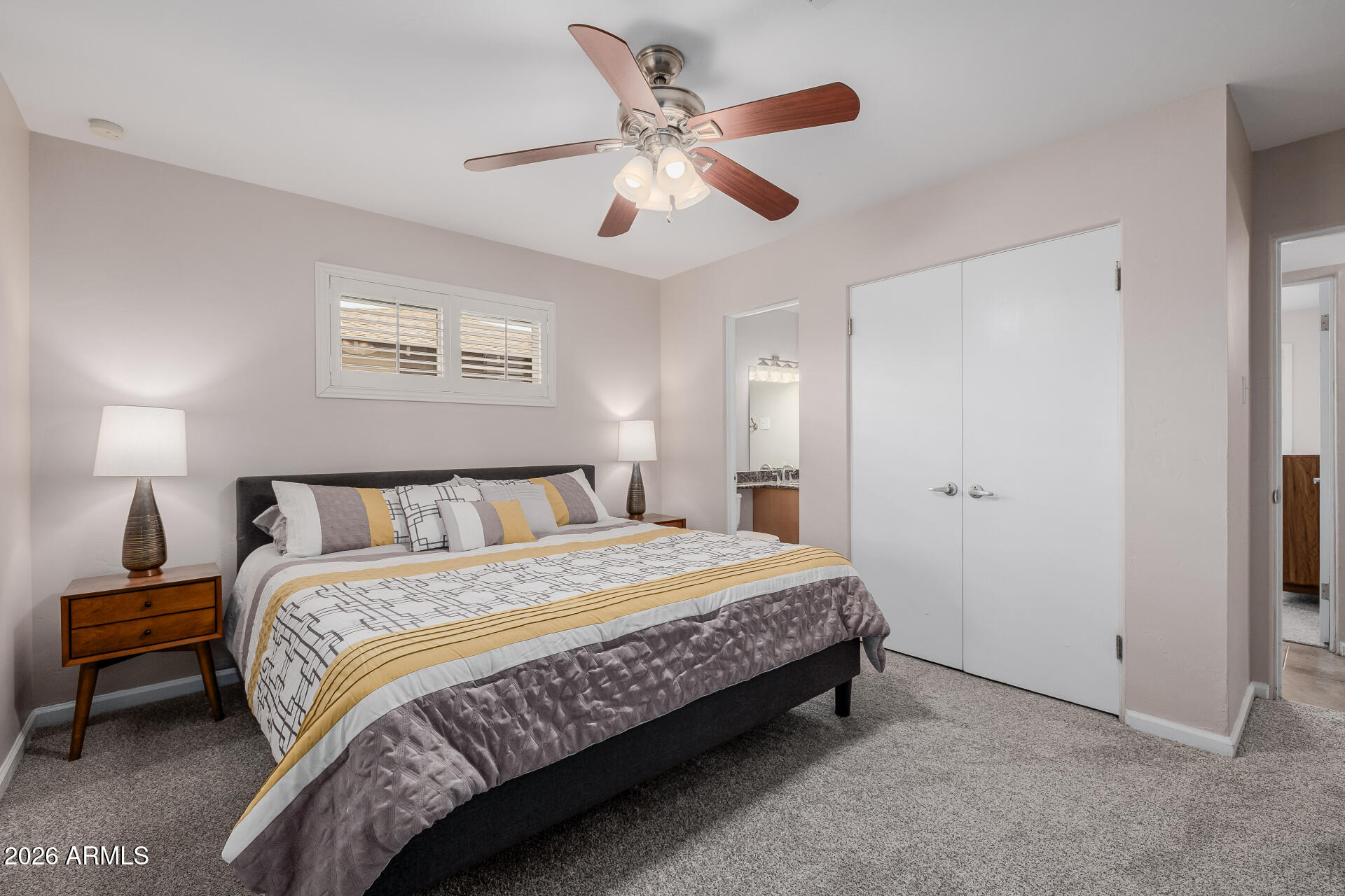 2145 W INDIANOLA Avenue