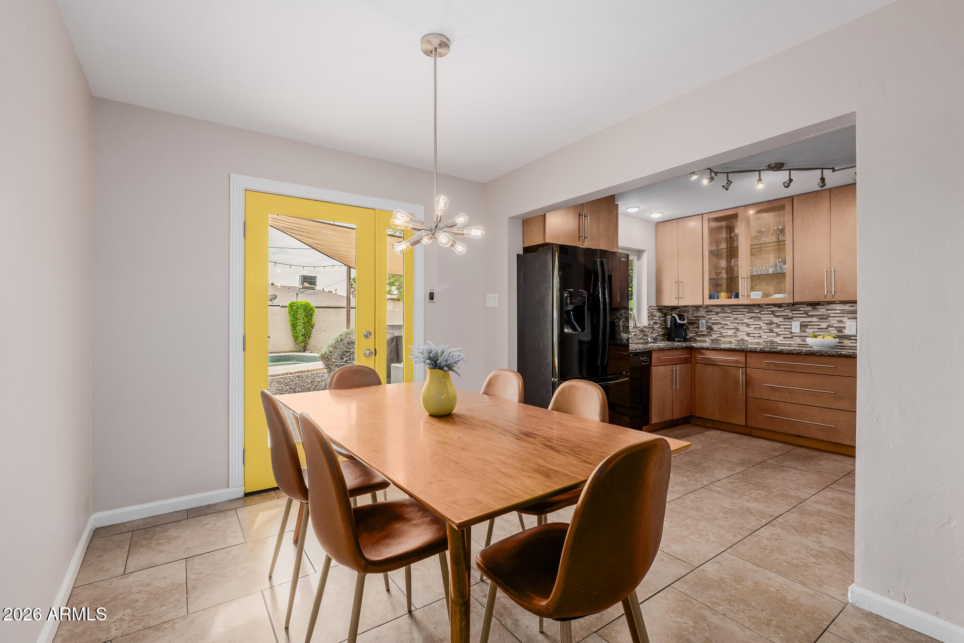 2145 W INDIANOLA Avenue