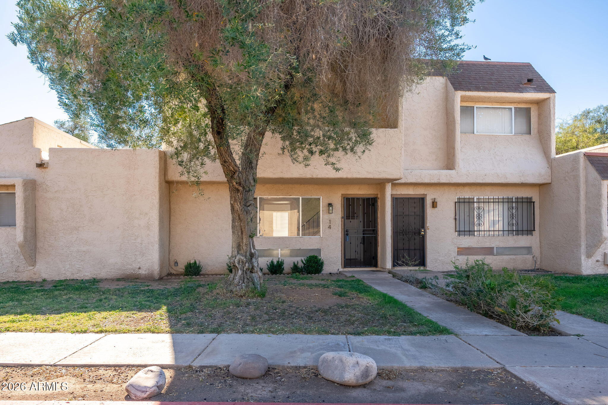 950 S VALENCIA -- 14