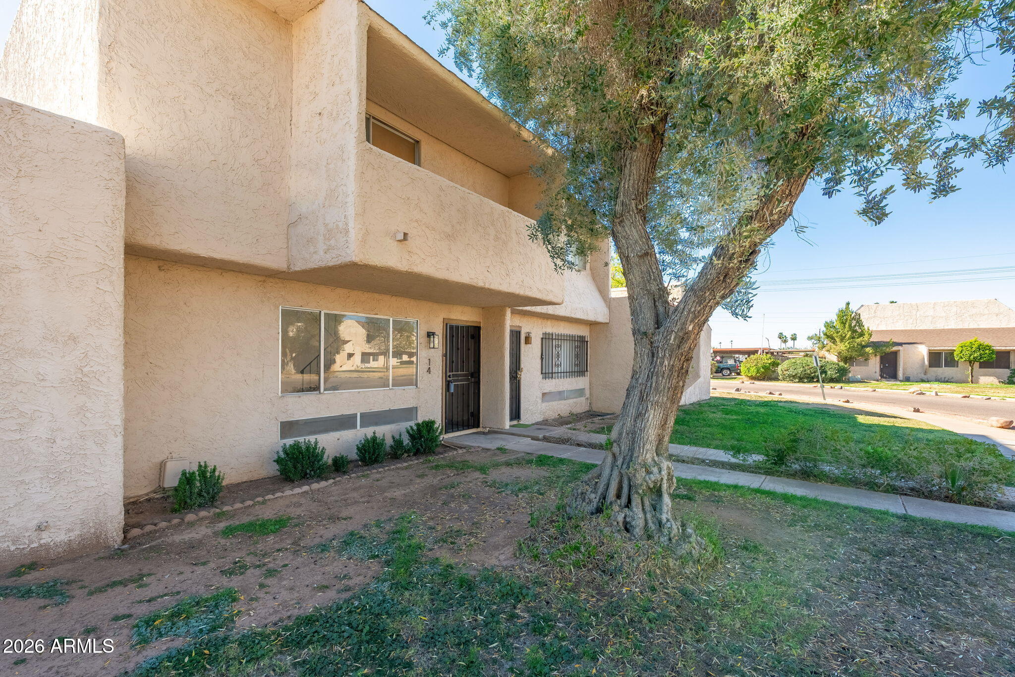 950 S VALENCIA -- 14