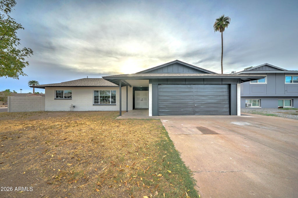 Photo of 7702 N 48th Avenue, Glendale, AZ 85301 (MLS # 7082715)