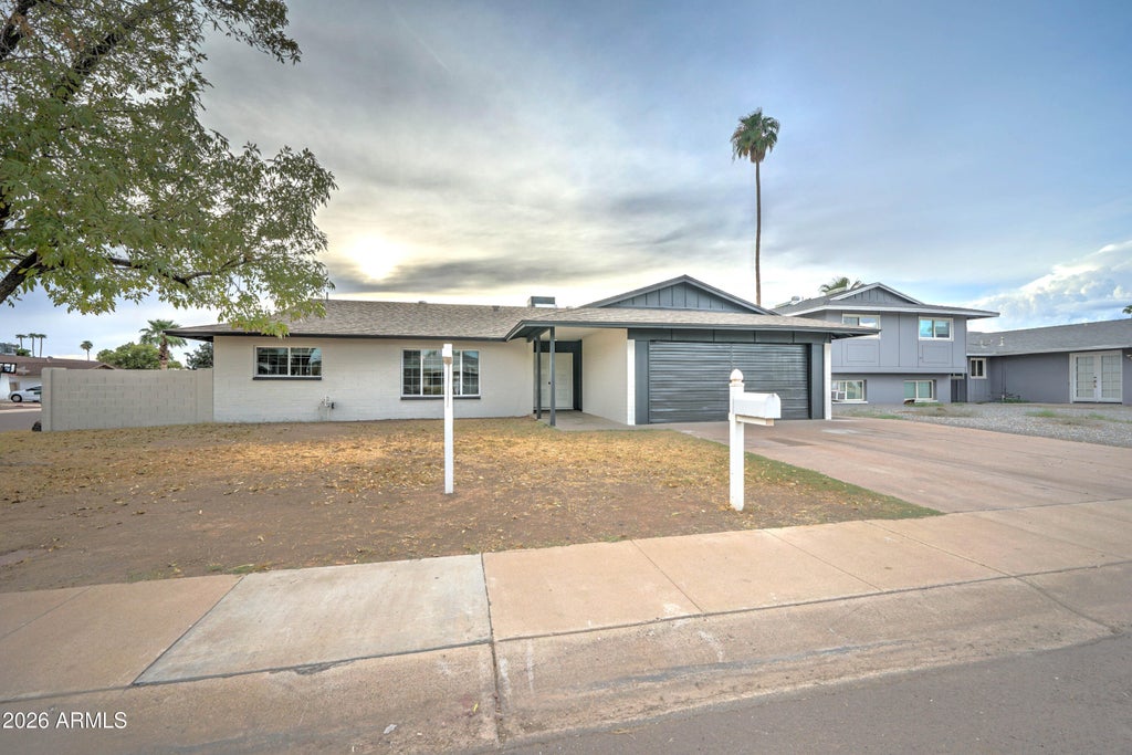 Photo of 7702 N 48th Avenue, Glendale, AZ 85301 (MLS # 7082715)