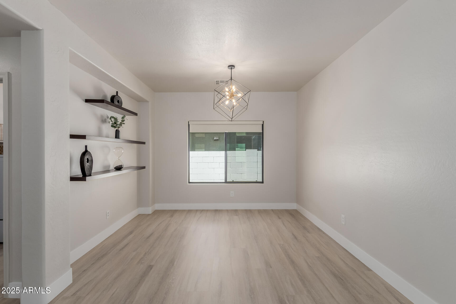 742 W VINEYARD PLAINS Drive