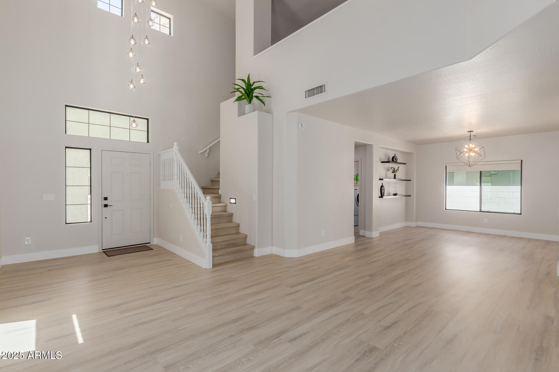 742 W VINEYARD PLAINS Drive