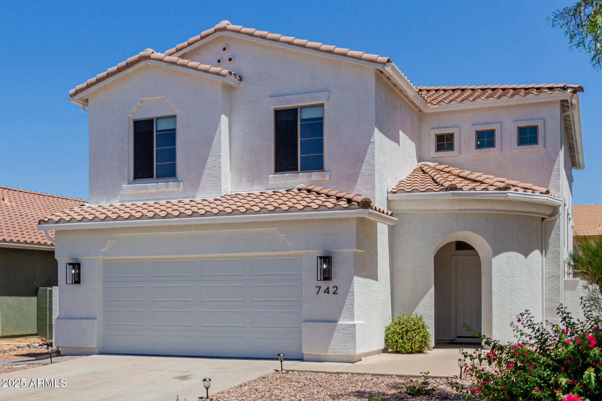 742 W VINEYARD PLAINS Drive