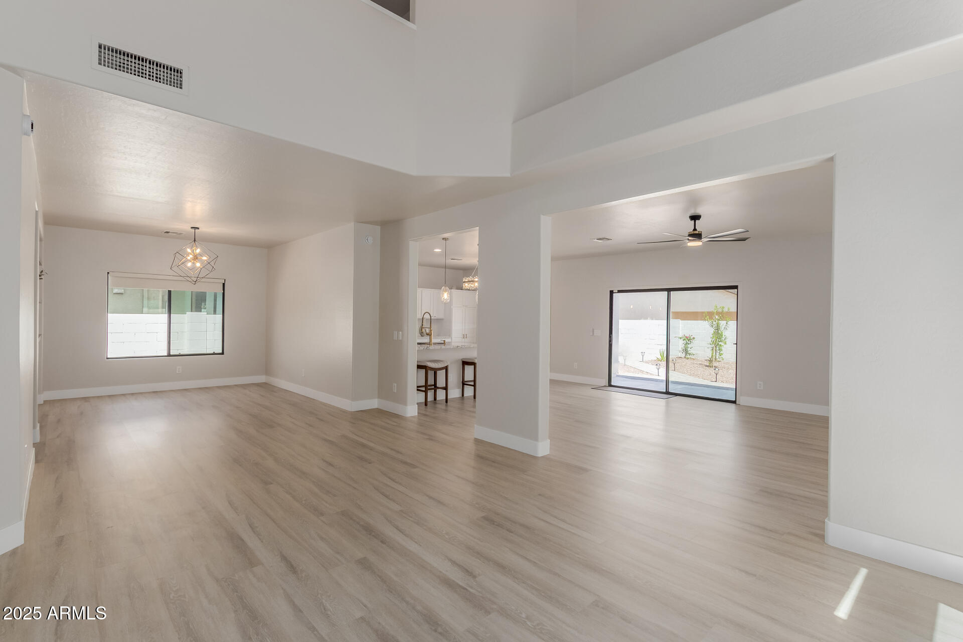 742 W VINEYARD PLAINS Drive