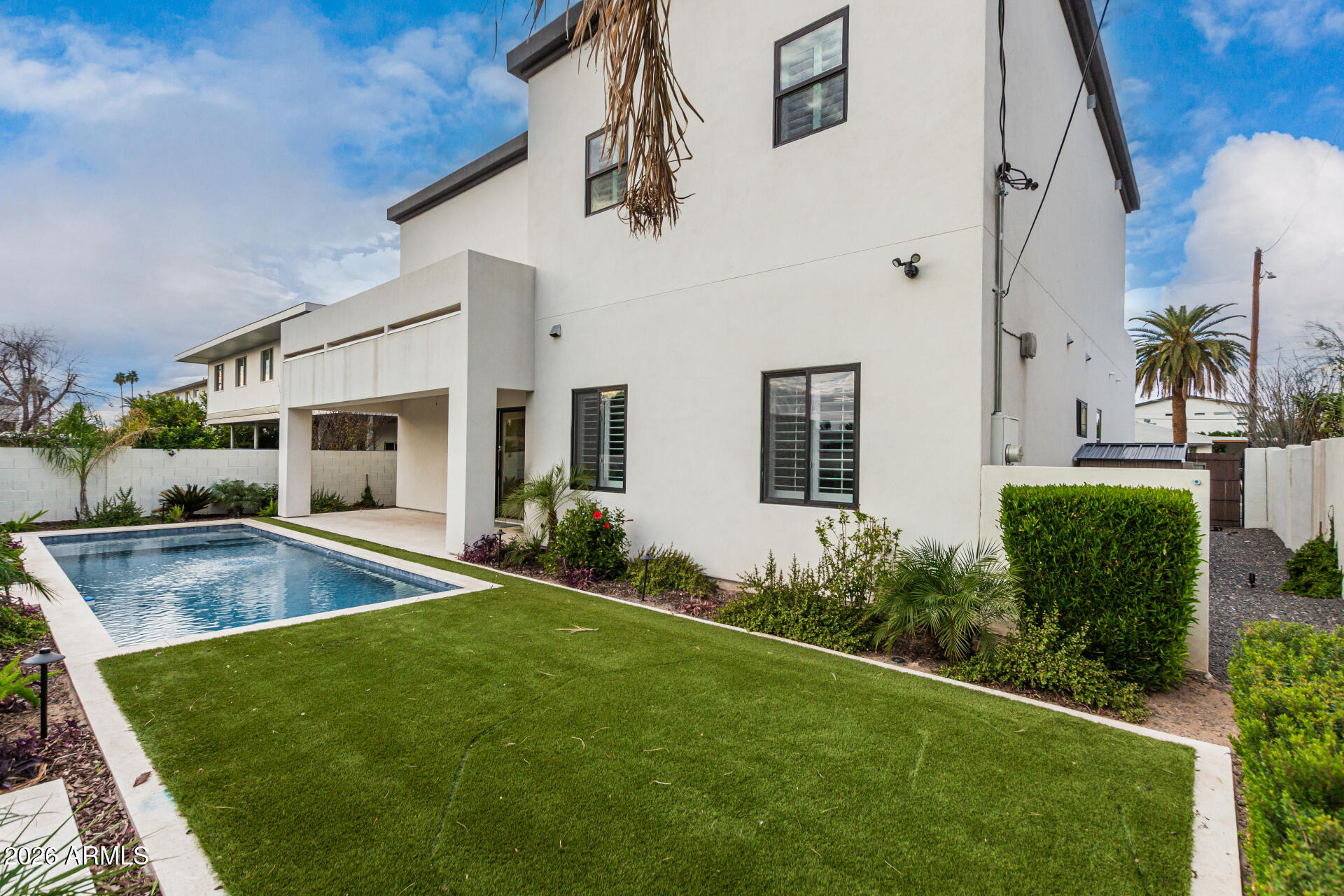 4529 E GLENROSA Avenue