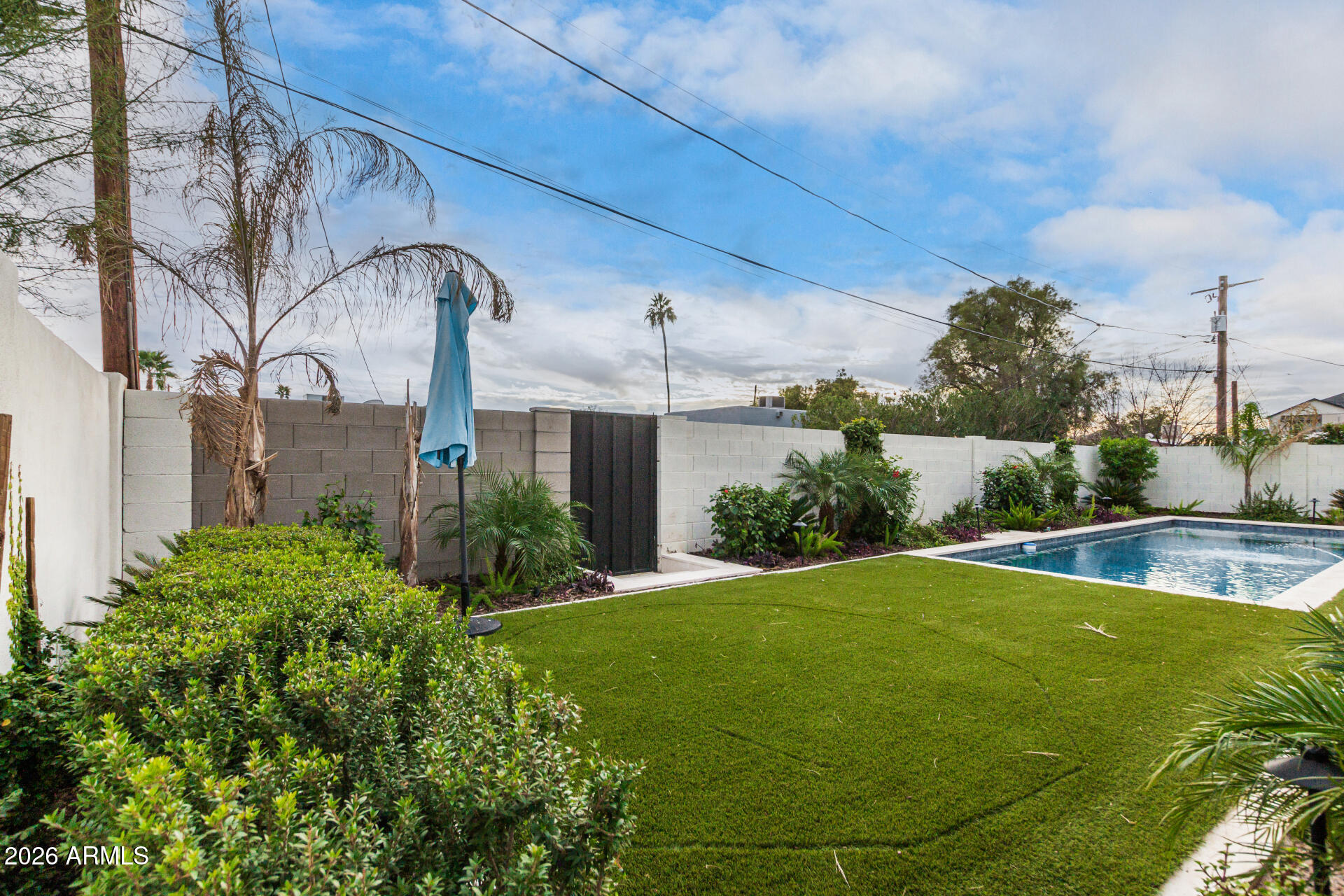 4529 E GLENROSA Avenue