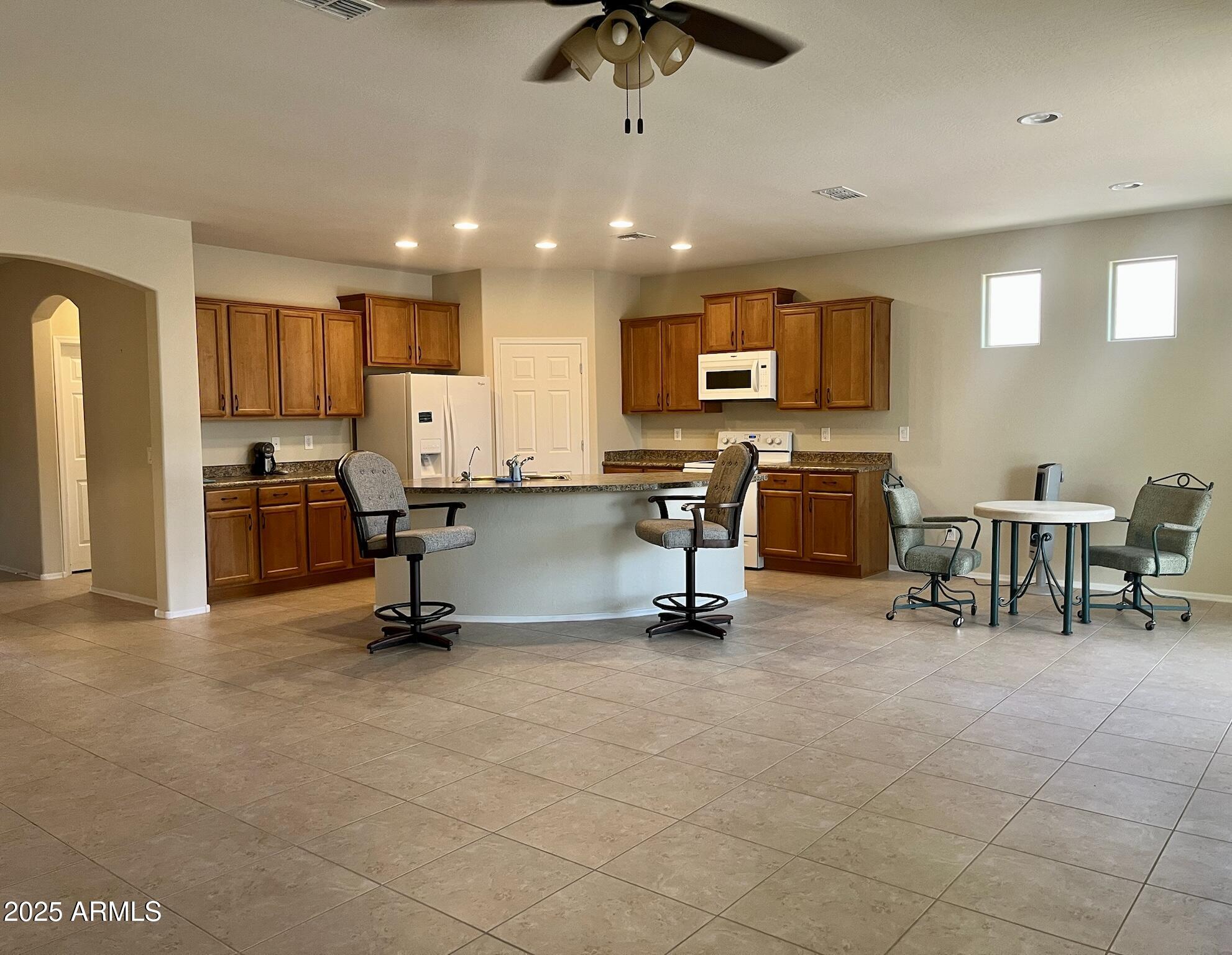 3877 N SMITHSONIAN Drive