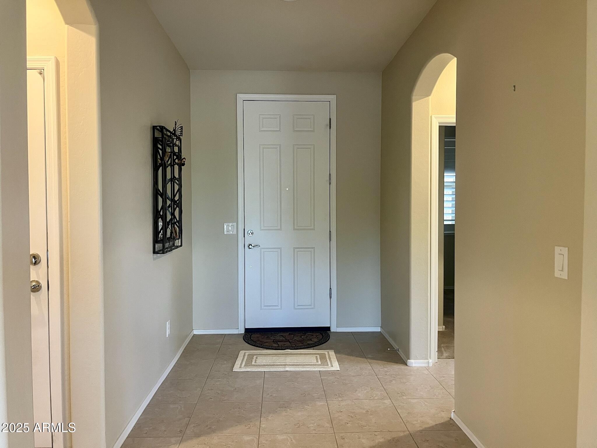 3877 N SMITHSONIAN Drive