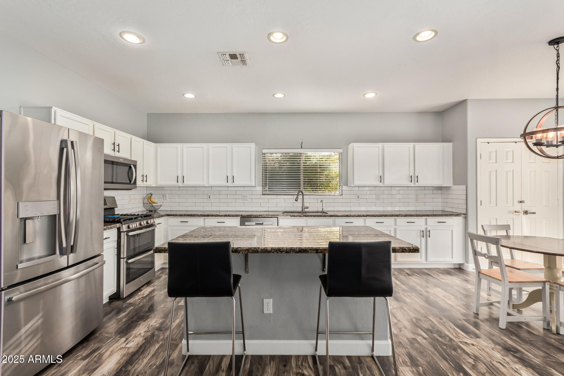 3213 W DESERT VISTA Trail
