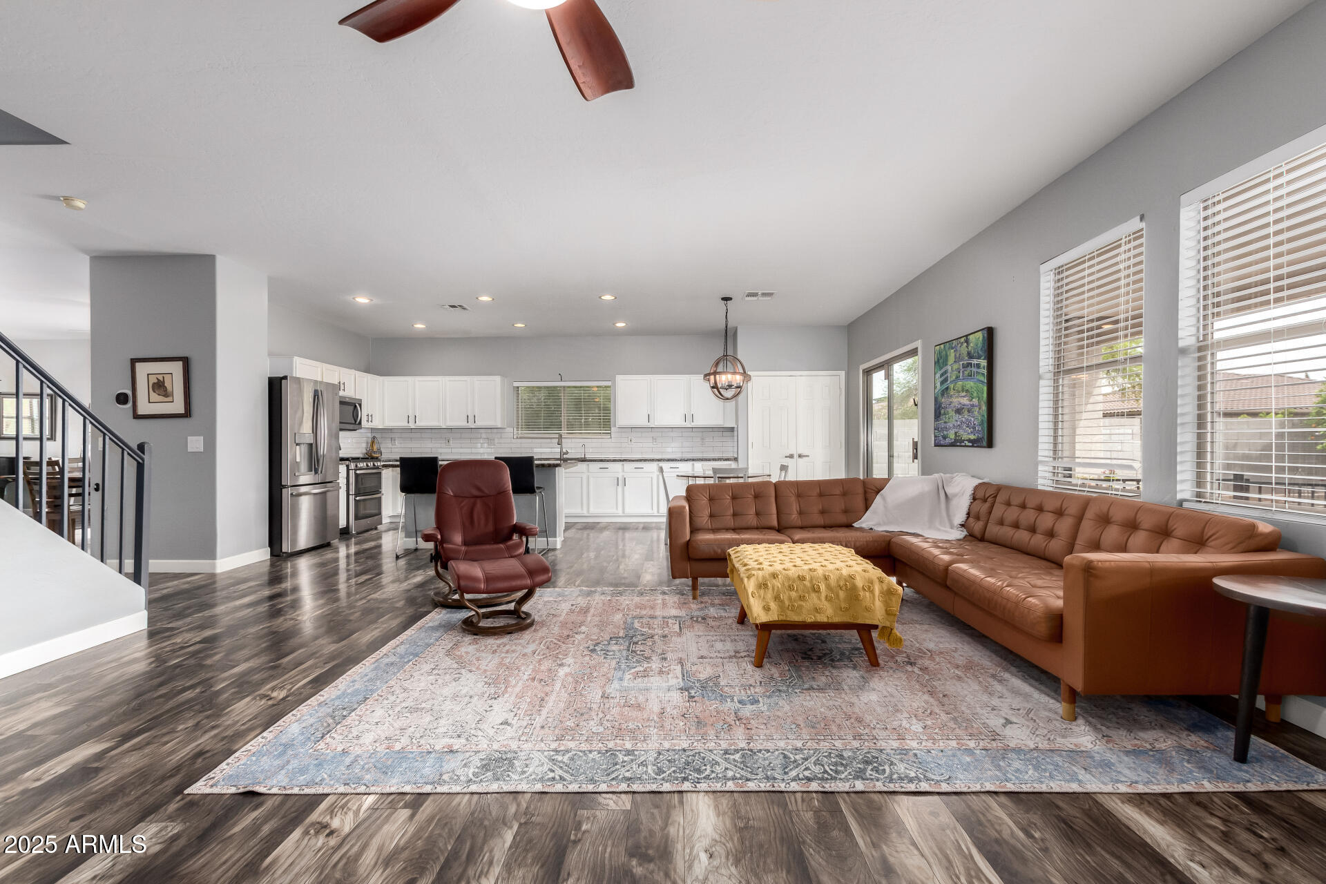 3213 W DESERT VISTA Trail