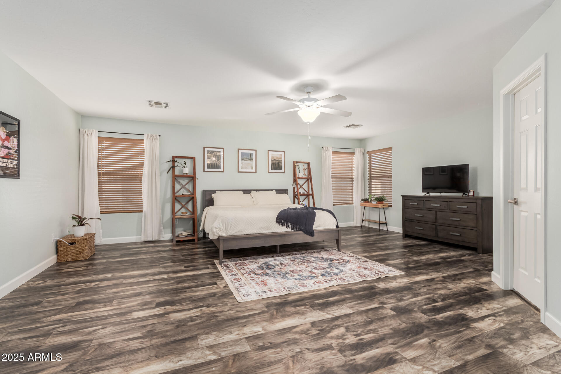 3213 W DESERT VISTA Trail