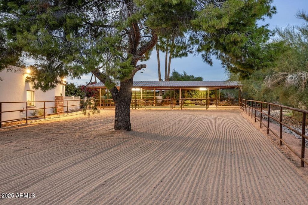 Photo of 8116 E Gray Road, Scottsdale, AZ 85260 (MLS # 6947146)