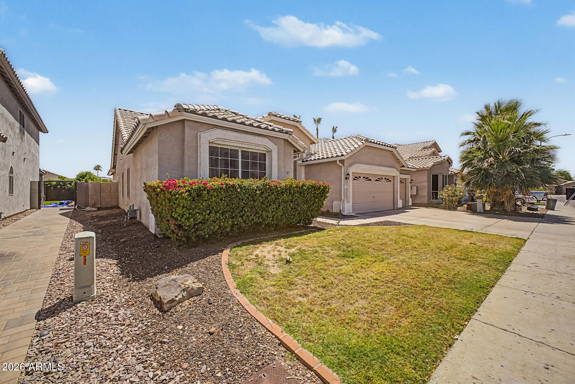 725 W BEVERLY Lane