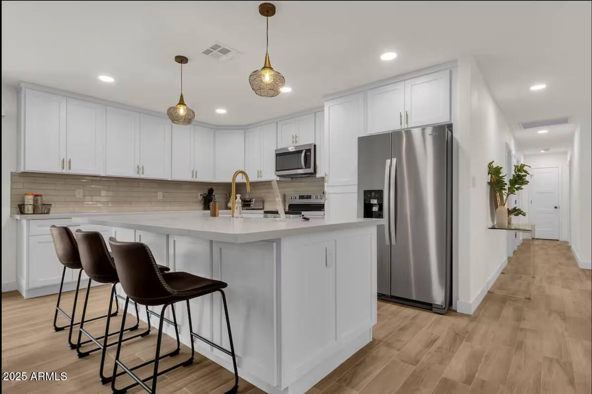 2452 E MANHATTON Drive