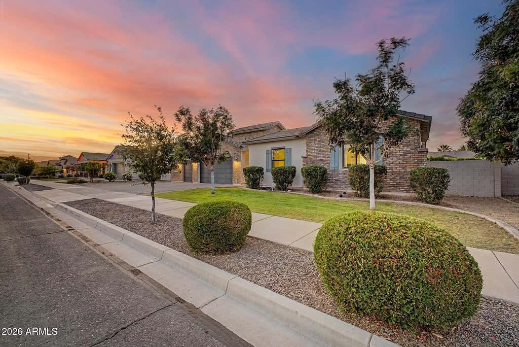 Photo of 21530 E Russet Road, Queen Creek, AZ 85142 (MLS # 7033281)