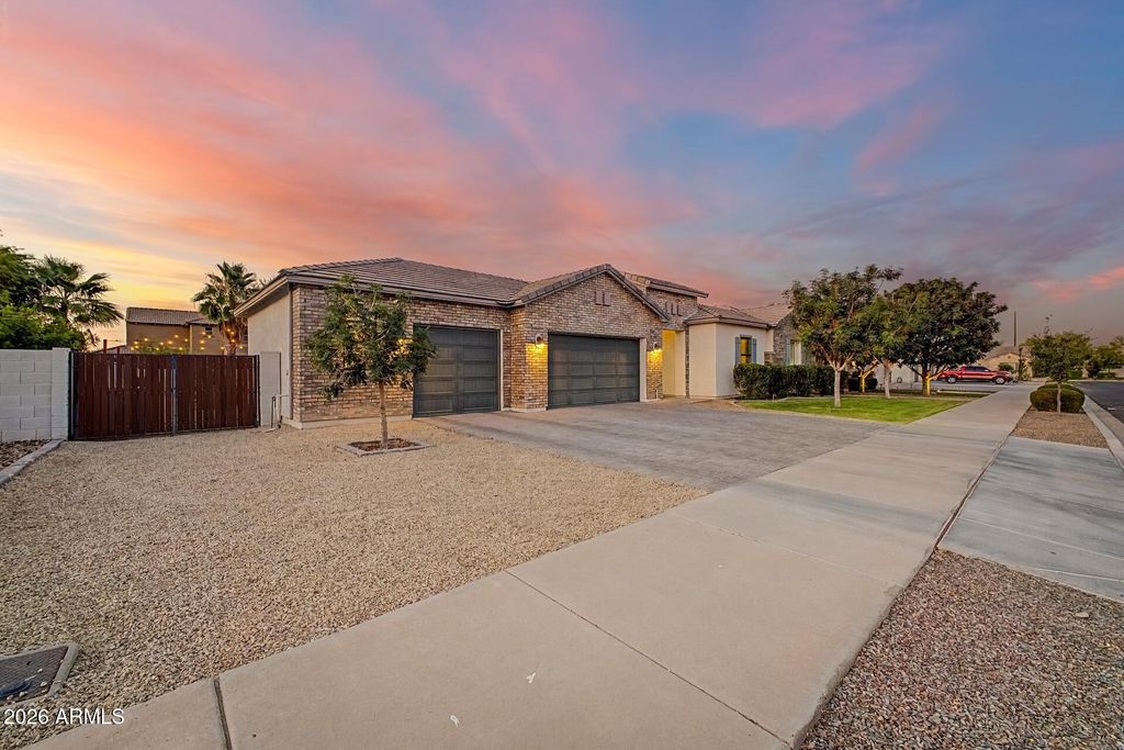 Photo of 21530 E Russet Road, Queen Creek, AZ 85142 (MLS # 7033281)