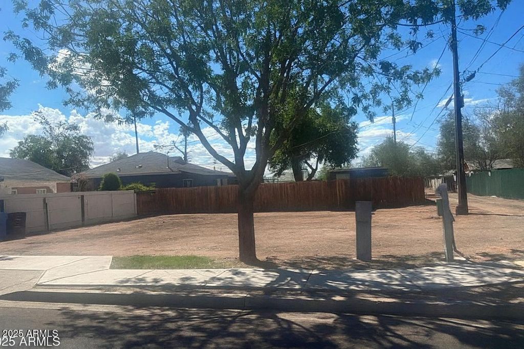 Photo of 102 W Washington Avenue #18, Gilbert, AZ 85233 (MLS # 6922451)