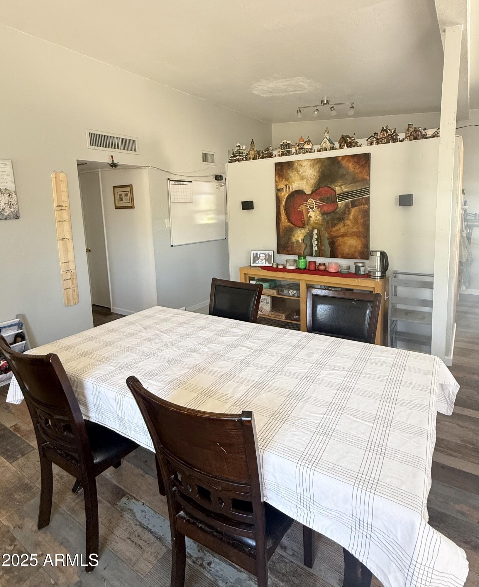 1910 W ROCALLA Avenue