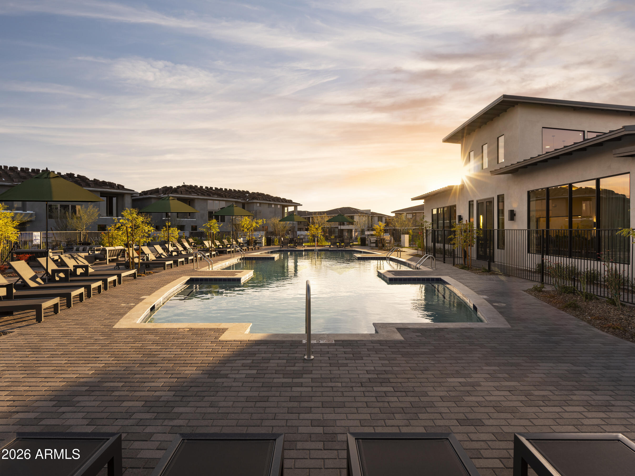 2121 W SONORAN DESERT Drive 142