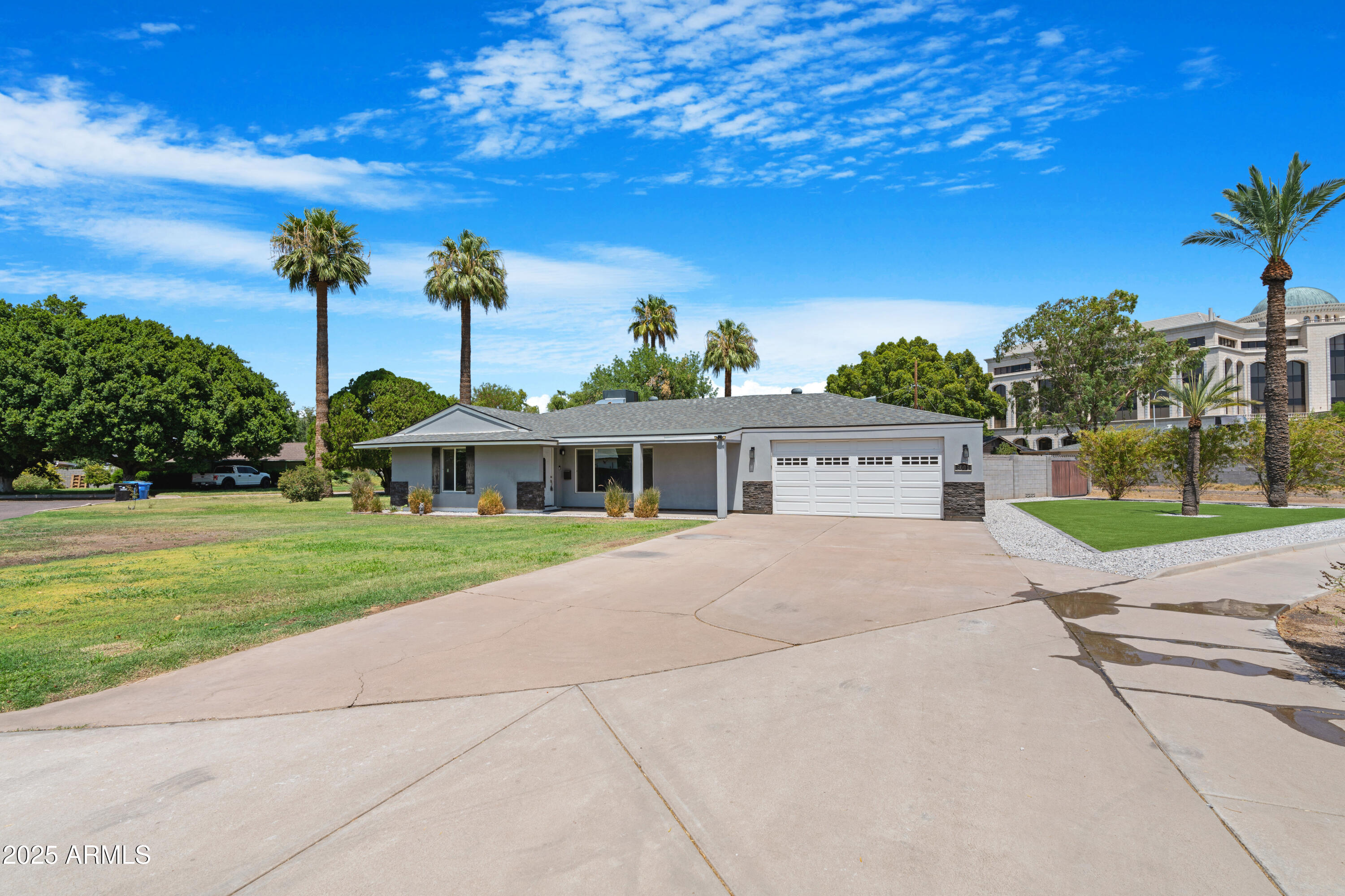 3001 N 43RD Place