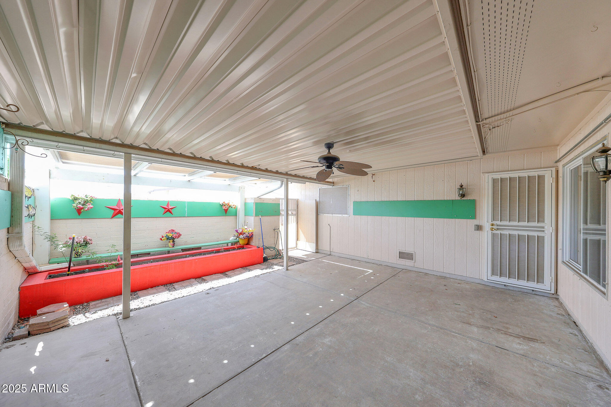 10246 W PALMERAS Drive