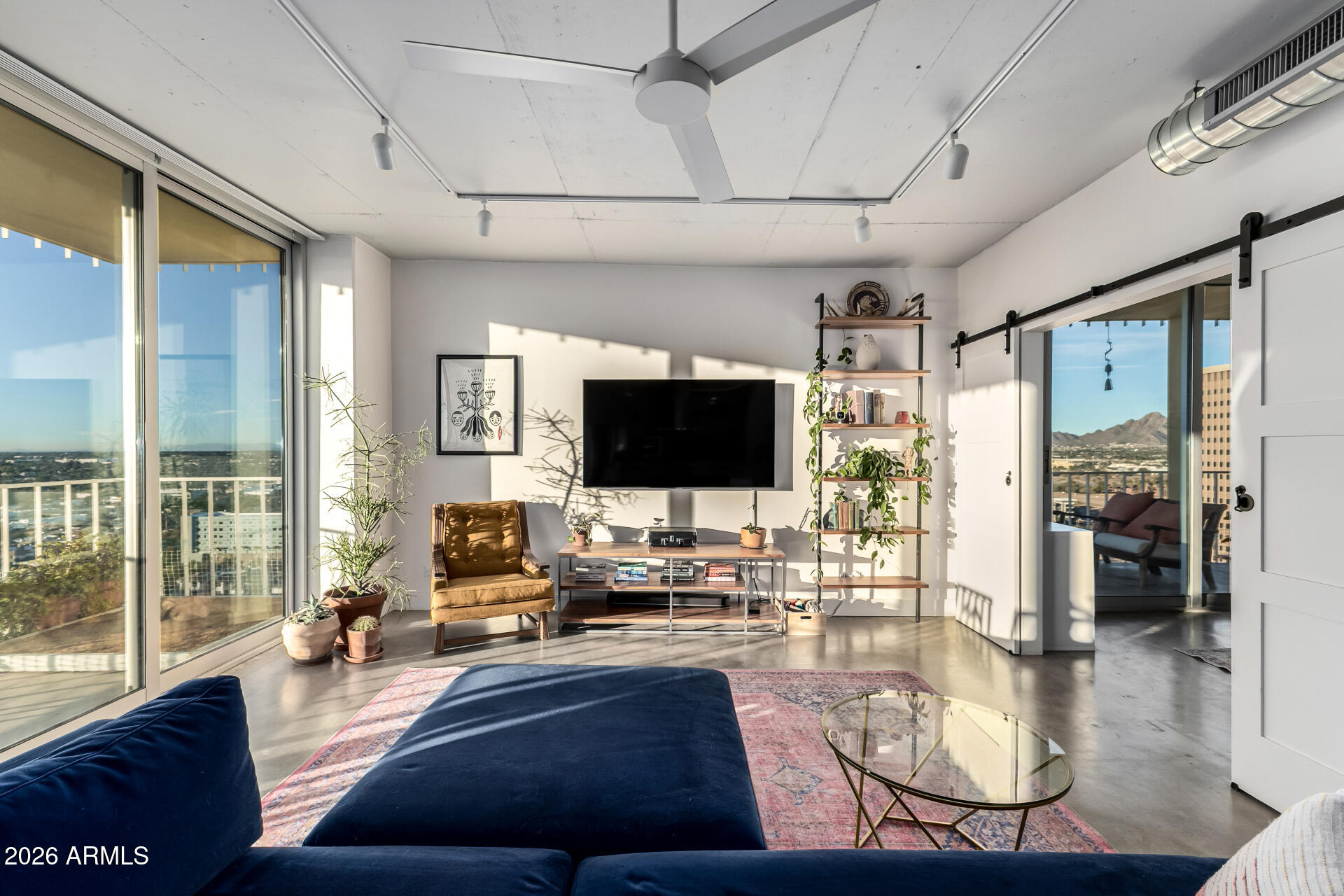 207 W Clarendon Avenue 21C