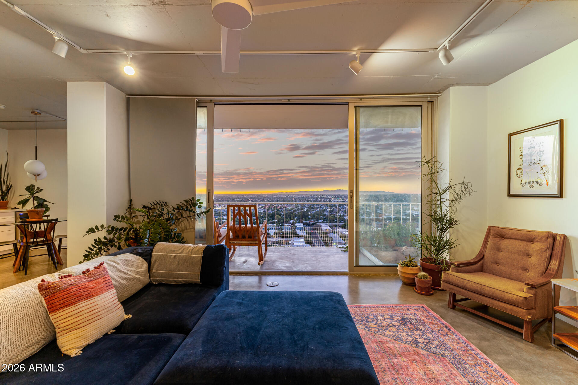 207 W Clarendon Avenue 21C