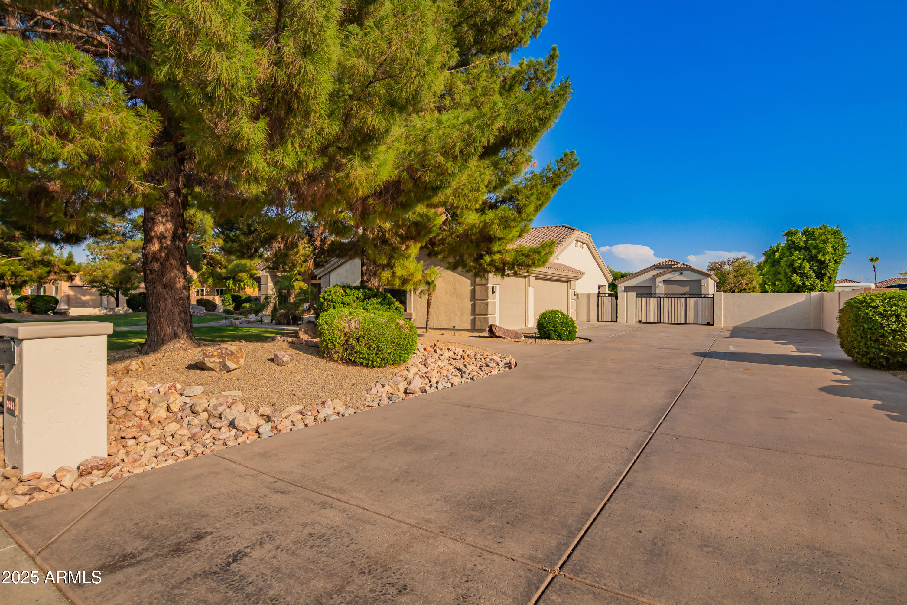 9613 W Camino De Oro --