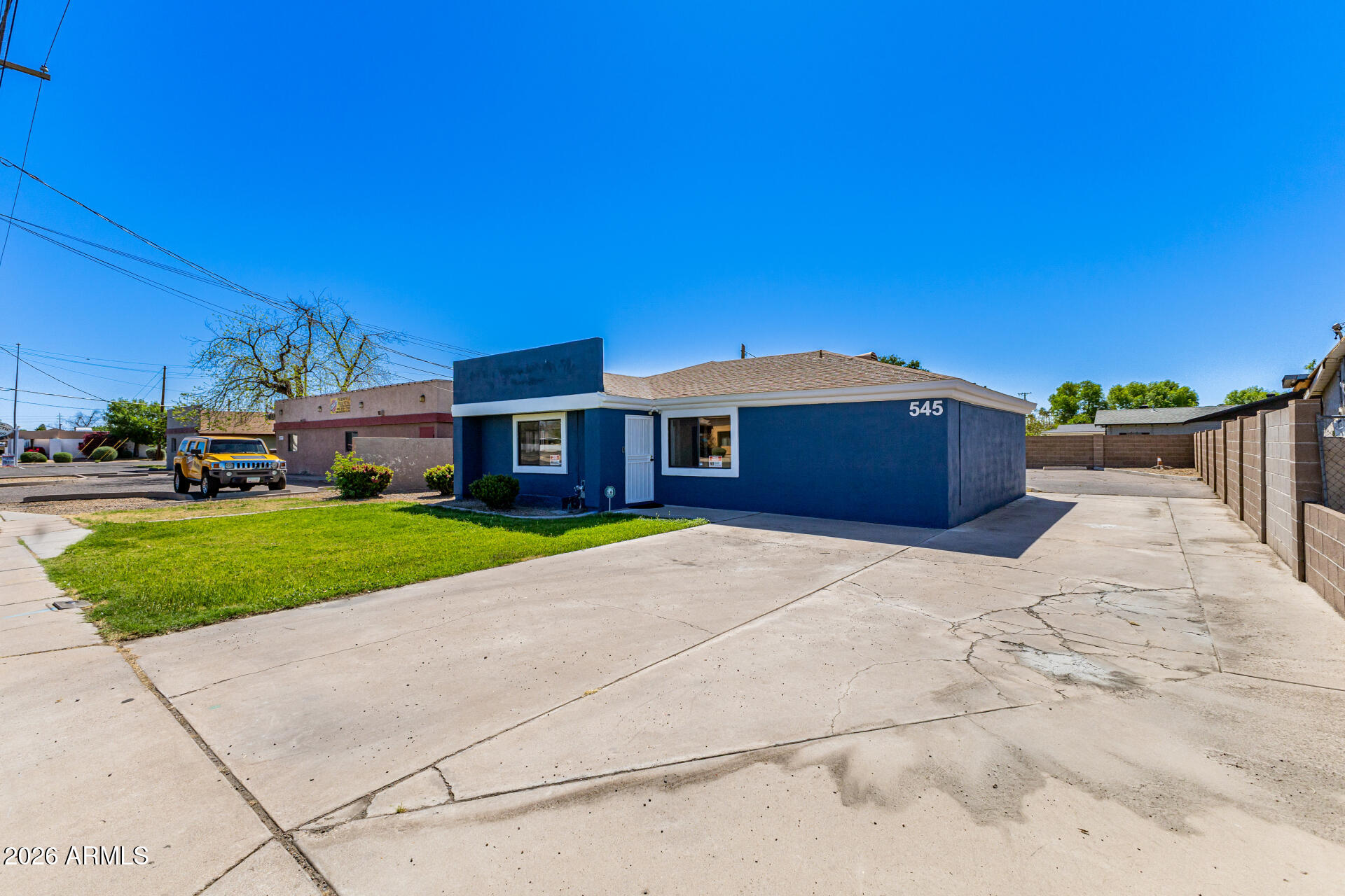 545 E UNIVERSITY Drive