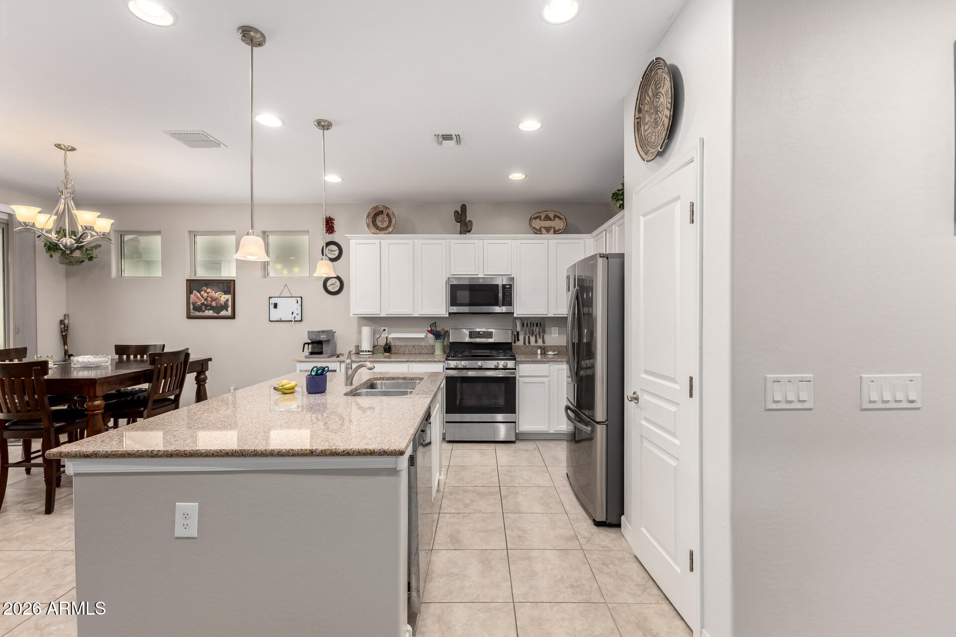 41615 W CALIENTE Drive