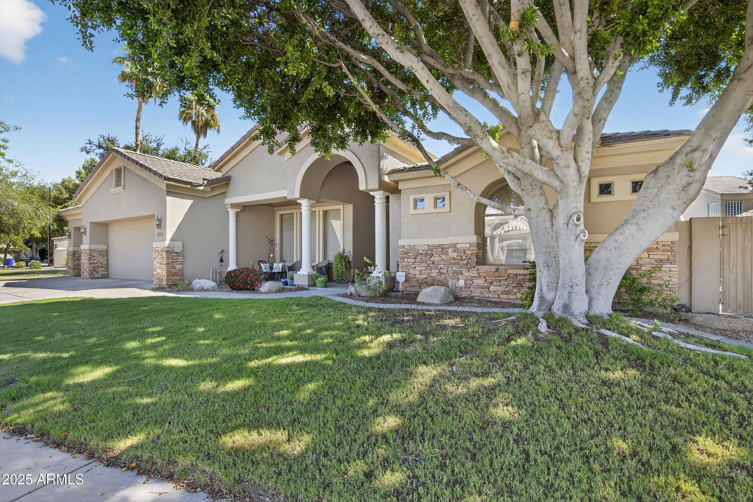 1333 N CLIFFSIDE Drive