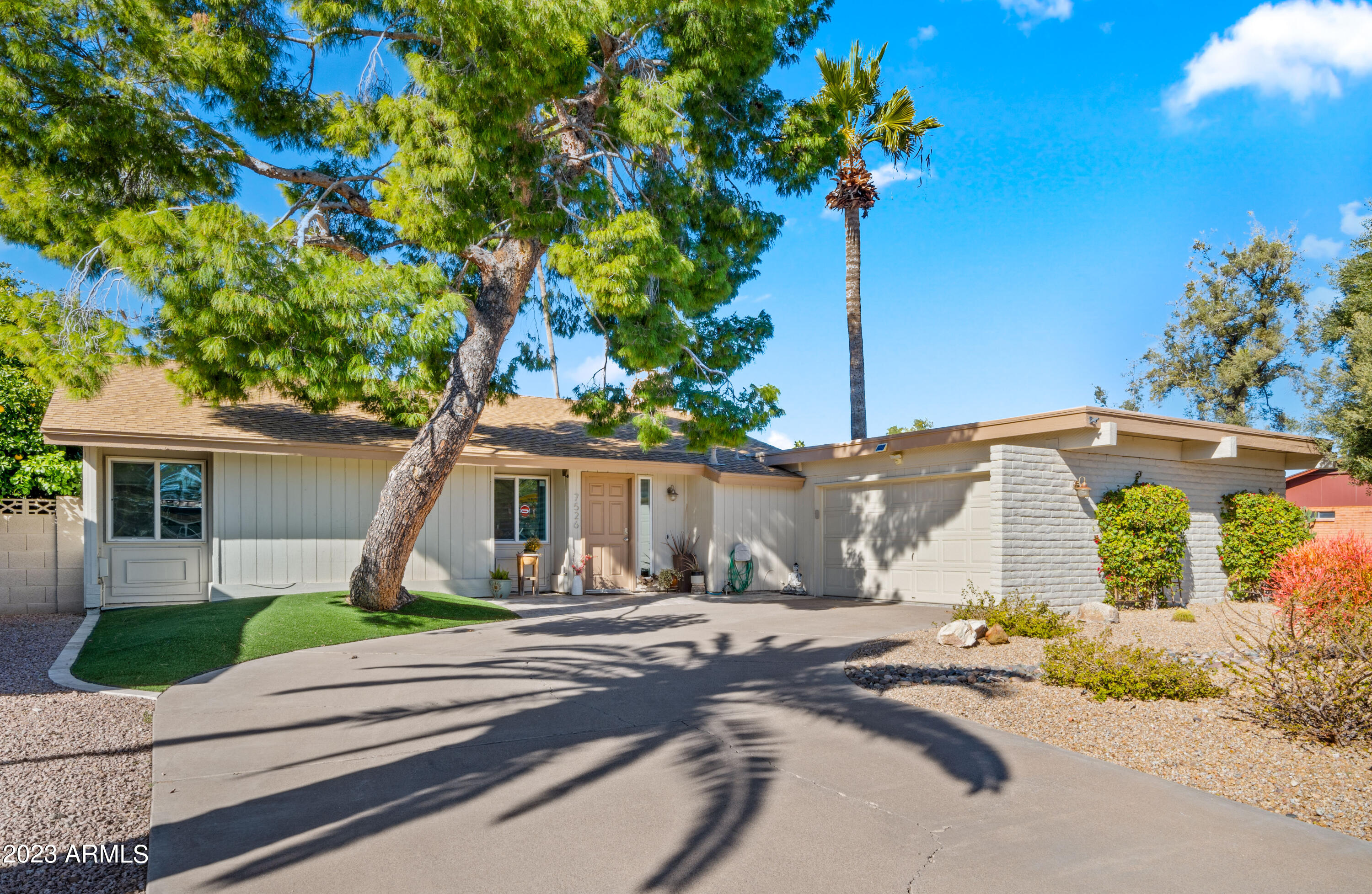 7526 N VIA DE LA CAMPANA A --