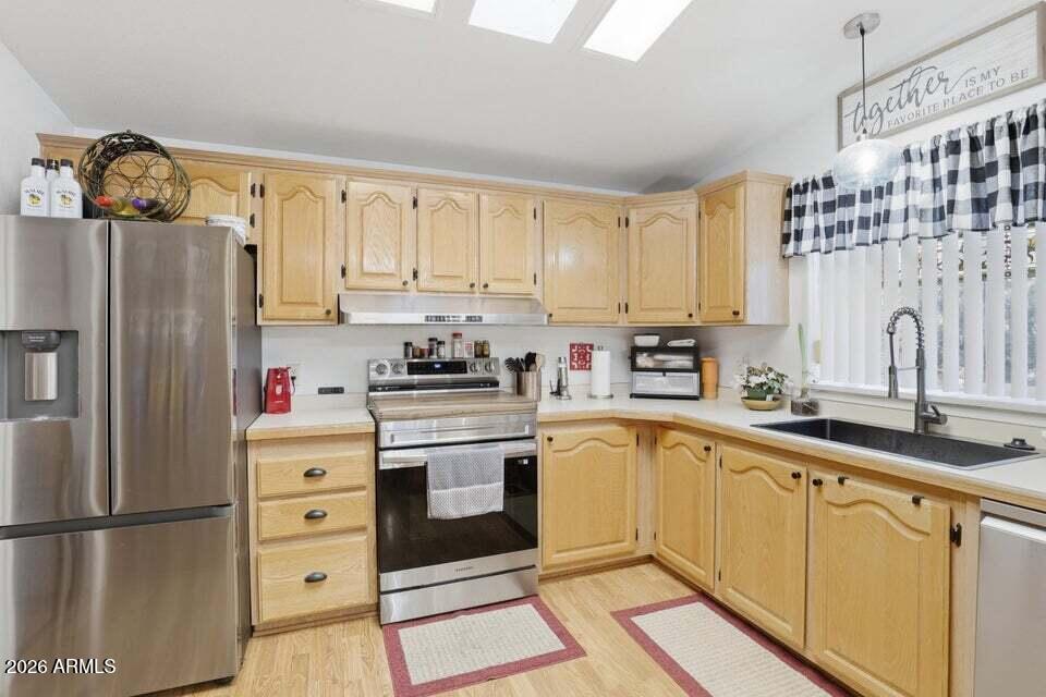 602 N MANZANITA Drive