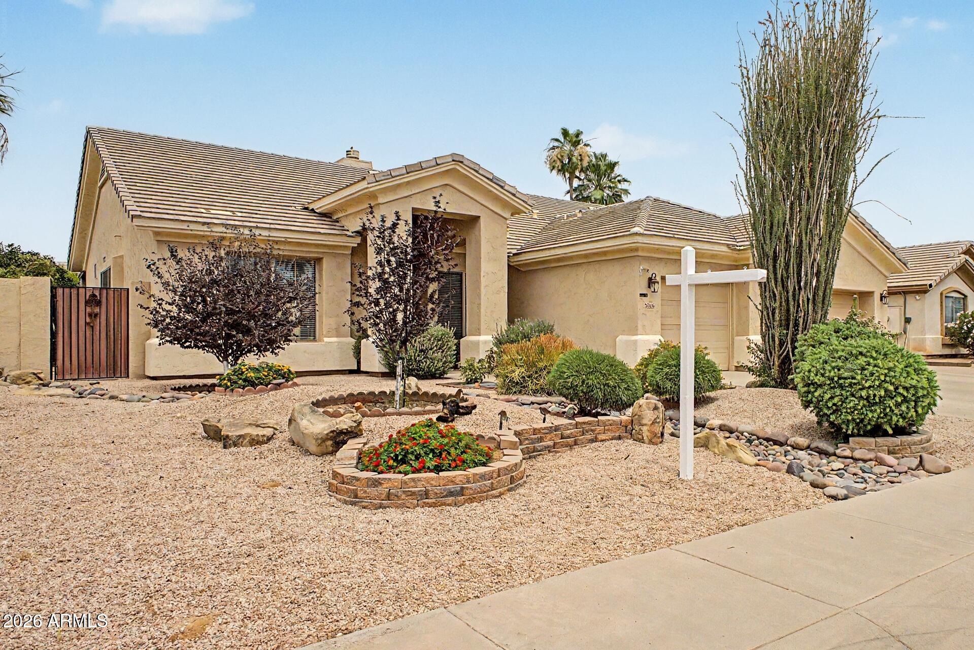 5216 E KELTON Lane