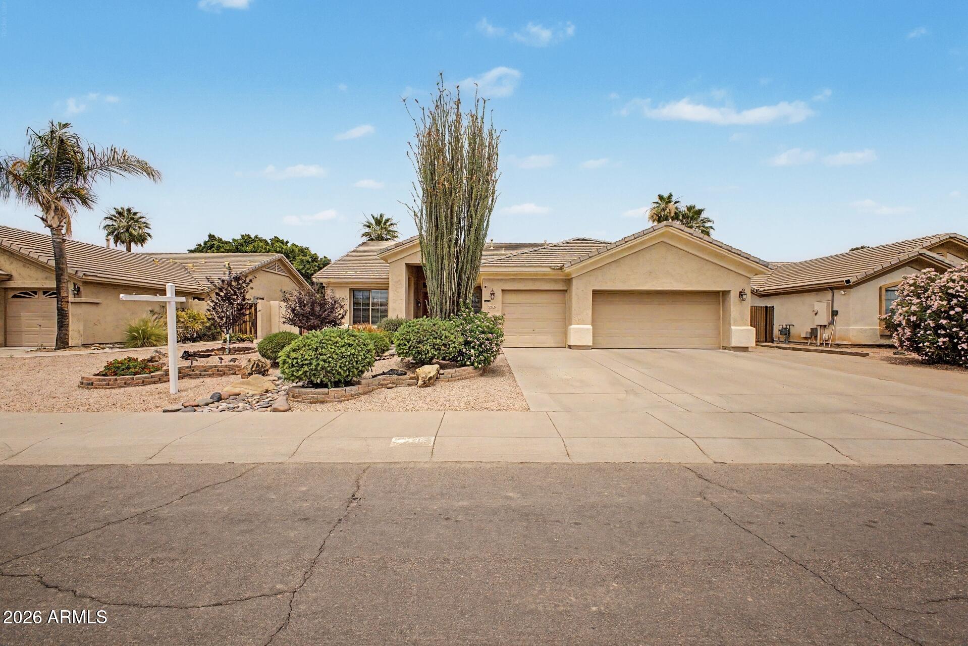 5216 E KELTON Lane