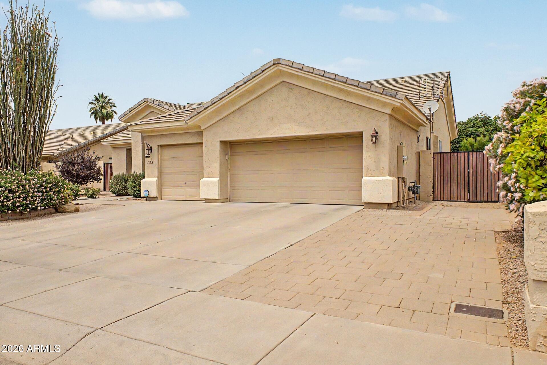 5216 E KELTON Lane