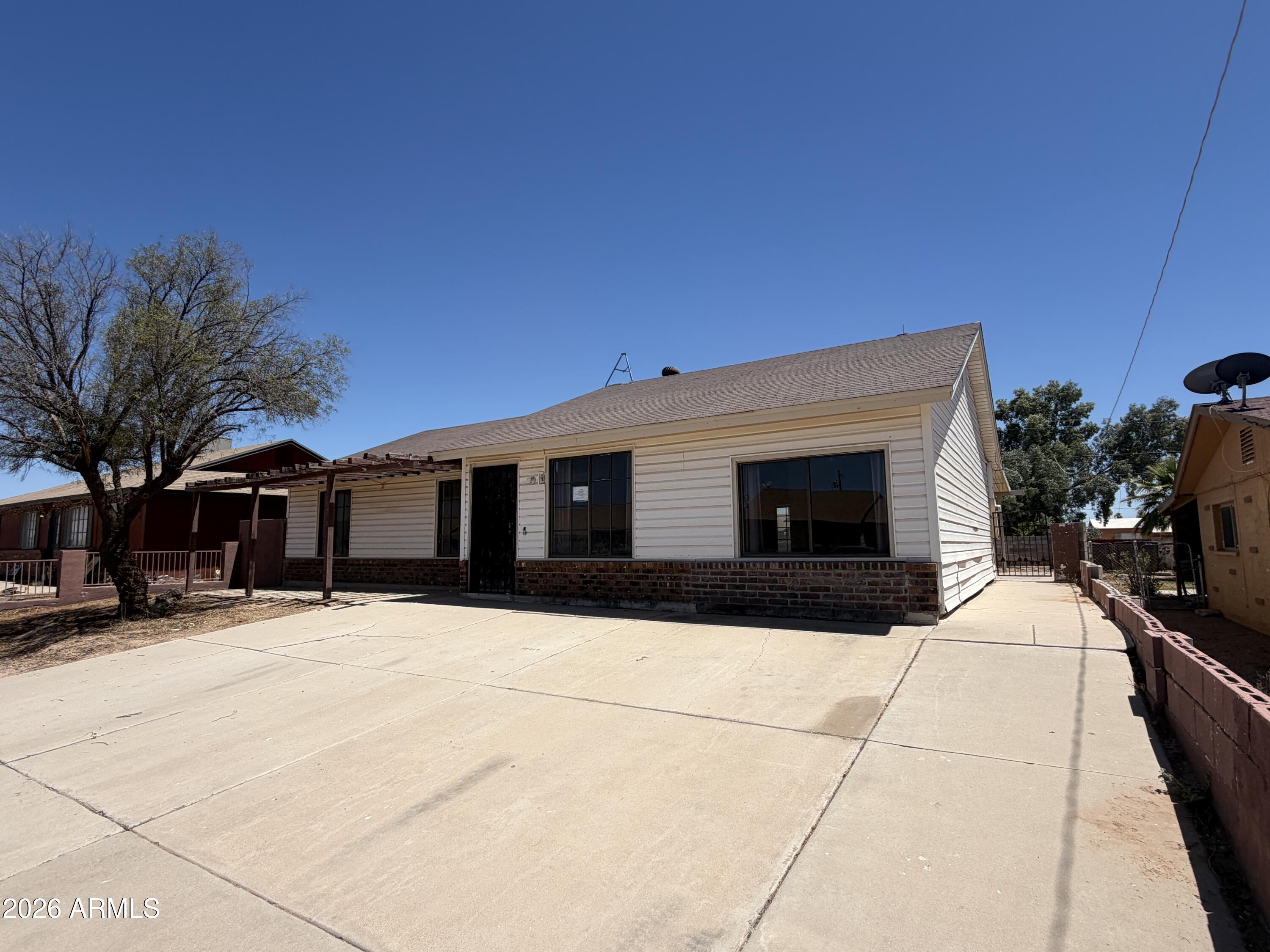 1131 E BISNAGA Street